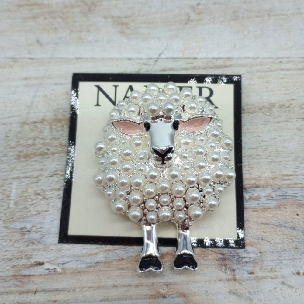 Napier Pearl Sheep Pin
